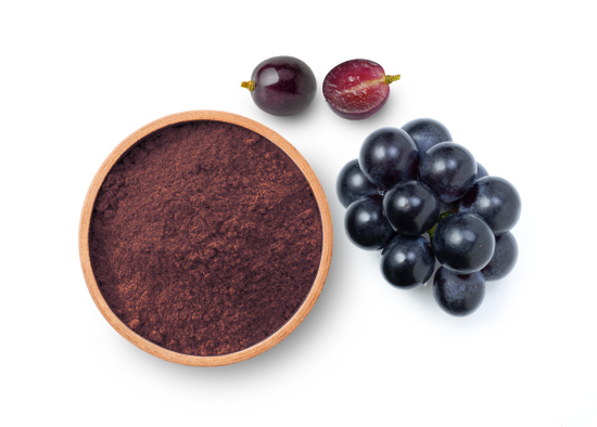 Red grape powder and grapes on a white background, promoting cellular health and fasting.